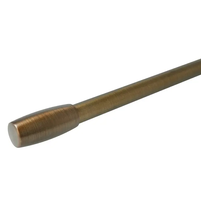 Expo Ambiente Endstück Cubus - Bronze, Geeignet für: Gardinenstangen Ø 25 mm - Nahaufnahme einer braunen Metallstange mit polierter Spitze auf schwarzem Hintergrund. Das Material reflektiert das Licht sanft.
