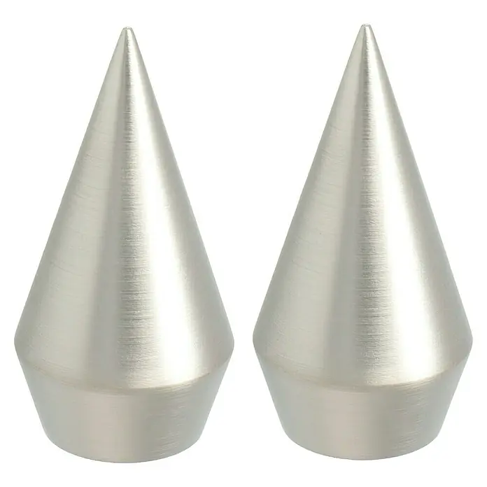 Expo Ambiente Endstück Point - Silber, Geeignet für: Gardinenstangen Ø 20 mm, 2 Stk. - Zwei silberfarbene kegelförmige Objekte vor einem schwarzen Hintergrund. Diese Kegel haben eine glatte, leicht gebürstete Oberfläche.