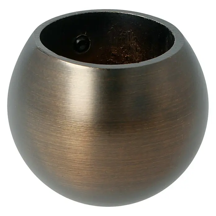 Expo Ambiente Endstück Ball - Bronze, Durchmesser: 40 mm - Nahaufnahme einer bronzefarbenen Gardinenstangenhalterung in Kugelform mit Schraube und Öffnung zur Stangenaufnahme.
