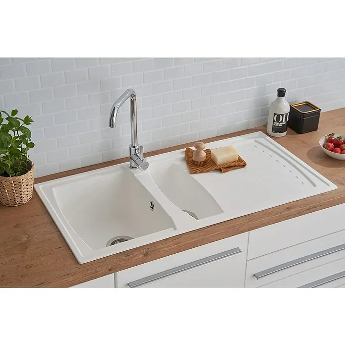Respekta Einbauspüle Boston - 100 x 50 cm, Weiß - Spültisch mit doppelter Spüle und Abtropffläche, Armatur, Geschirrbürste, Seife und dekorativen Elementen für eine moderne Küche.