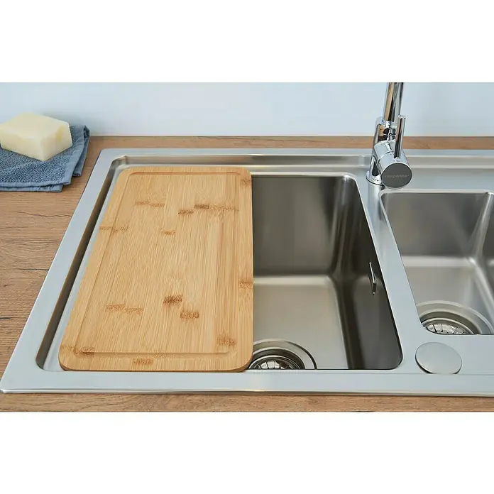 Respekta Fregadero encastrable Chicago - 100 x 50 cm, Acero inoxidable - Fregadero con tabla de cortar y grifo. El fregadero de acero inoxidable con tabla de cortar de madera es un práctico utensilio de cocina.
