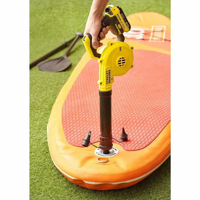 Stanley FatMax Akku-Gebläse SFMCBL01B-XJ - 18 V, Ohne Akku - Akku-Luftpumpe zum Aufpumpen eines Stand-Up-Paddling-Boards im Freien. Ideal für Outdoor-Abenteuer und Wassersport.