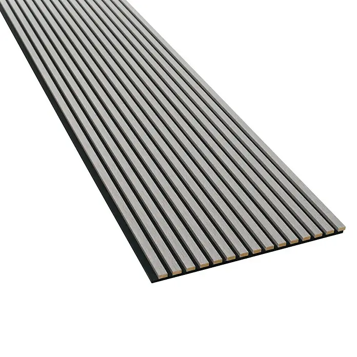 FibroTech Akustikpaneel Unika 25 - Grey Oak, 2.440 x 600 x 22 mm - Paneel mit grauen Holzlatten auf schwarzem Hintergrund für moderne Wandgestaltung mit akustischer Wirkung.