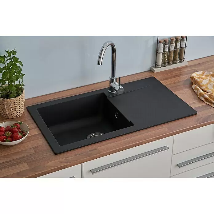 Respekta Einbauspüle Denver - 78 x 43,5 cm, Schwarz - Schwarze Granitspüle mit Chromarmatur, in eine Holzarbeitsplatte integriert.