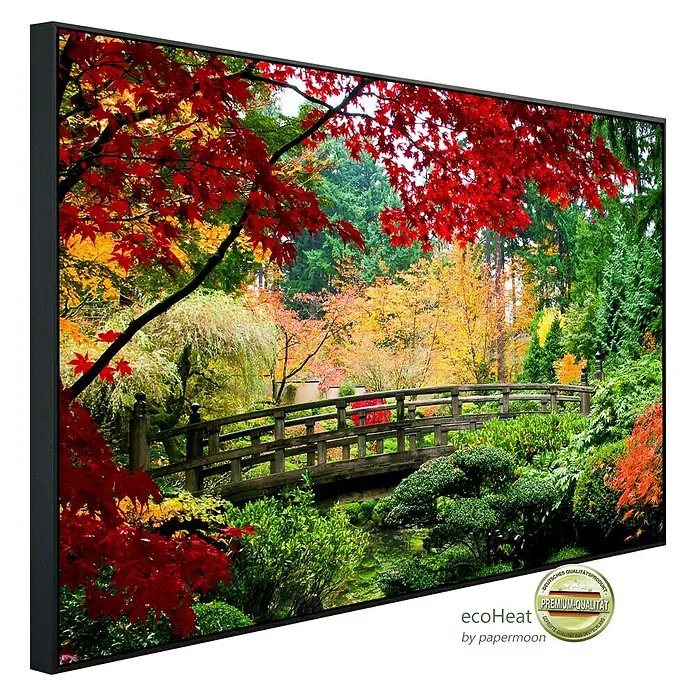 Papermoon Infrarot-Bildheizkörper Brücke im japanischen Garten - 100 cm x 600 mm, 600 W - Produktansicht eines gerahmten Bildes mit einer malerischen Herbstlandschaft mit rotem Laub und einer Holzbrücke.