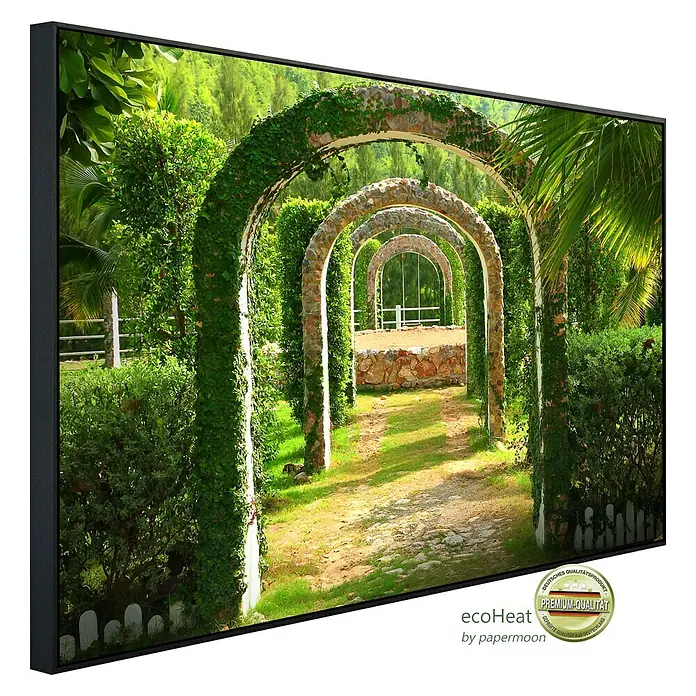 Papermoon Infrarot-Bildheizkörper Pergola Garten - 60 cm x 500 mm, 350 W - Das Bild zeigt einen Leinwanddruck mit einem grünen Gartenweg, der von Steinbögen gesäumt ist. Eine dekorative Wandkunst für eine ruhige Atmosphäre.