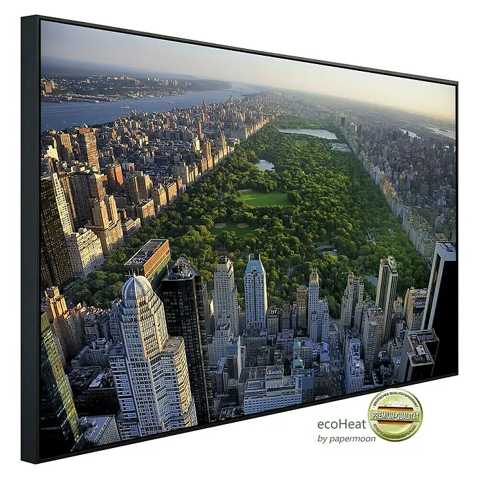 Papermoon Infrarot-Bildheizkörper Blick auf den Central Park - 120 cm x 600 mm, 1.000 W - Ein gerahmtes Wandbild mit einer Luftaufnahme von New York City und dem Central Park, das die architektonische Pracht und grüne Oase zeigt.