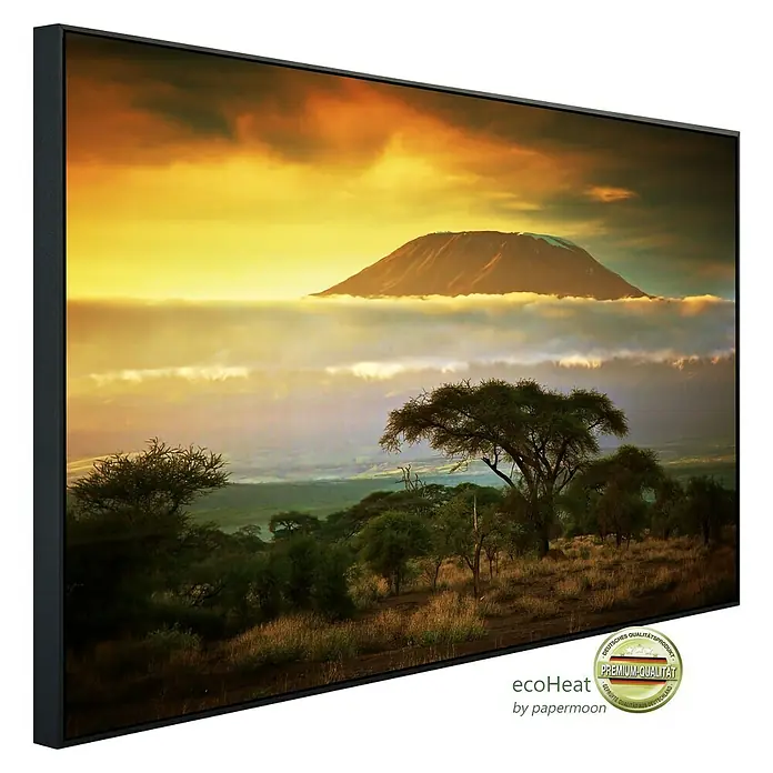 Papermoon Infrarot-Bildheizkörper Kilimandscharo und Wolken - 120 x 60 cm, 1.000 W - Das gerahmte EcoHeat-Gemälde zeigt eine atemberaubende Landschaft mit einem Berg, der über einer Wolkendecke thront.