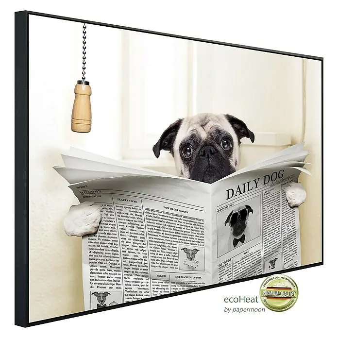 Papermoon Infrarot-Bildheizkörper Zeitungshund - 60 cm x 500 mm, 350 W - Ein Pug liest die Zeitung auf der Toilette.