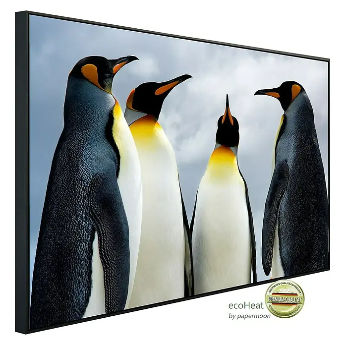 Papermoon Infrarot-Bildheizkörper König Pinguins - 60 x 50 cm, 350 W - EcoHeat-Heizpaneel: Ein gerahmtes Heizpaneel mit einem Motiv von vier Pinguinen, die vor einem bewölkten Himmel stehen.