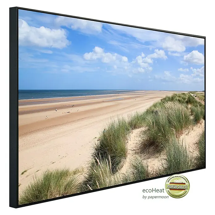 Papermoon Infrarot-Bildheizkörper Dünen in Holkham - 60 x 50 cm, 350 W - Gerahmtes Wandbild mit Strandmotiv. Hochwertiger Druck eines sonnigen Strandes mit Dünengras und blauem Himmel in modernem Design.