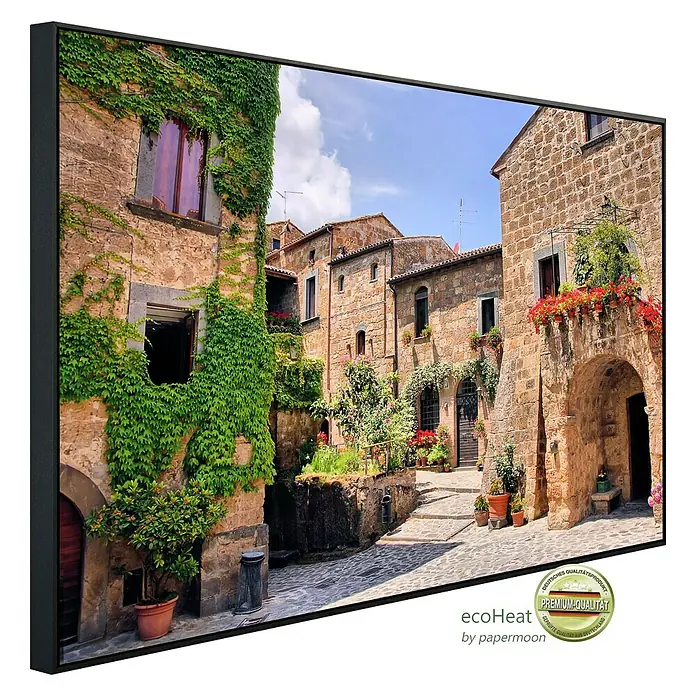 Papermoon Infrarot-Bildheizkörper Italienisches altes Dorf - 60 x 50 cm, 350 W - Das hochwertige Wandbild zeigt eine malerische Gasse in einer italienischen Stadt, gerahmt und fertig zur Aufhängung.