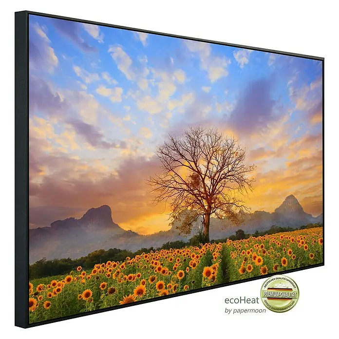 Papermoon Infrarot-Bildheizkörper Sonnenblumenfeld 3 - 60 x 50 cm, 350 W - Das Bild zeigt eine Leinwand mit einem Sonnenblumenfeld, Baum und Bergen bei Sonnenuntergang, gerahmt in elegantem Schwarz.