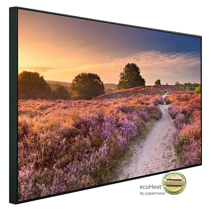 Papermoon Infrarot-Bildheizkörper Blühende Heide bei Sonnenaufgang - 60 x 50 cm, 350 W - Nahaufnahme eines gerahmten Wandbilds von EcoHeat, das eine malerische Heidelandschaft bei Sonnenuntergang zeigt.