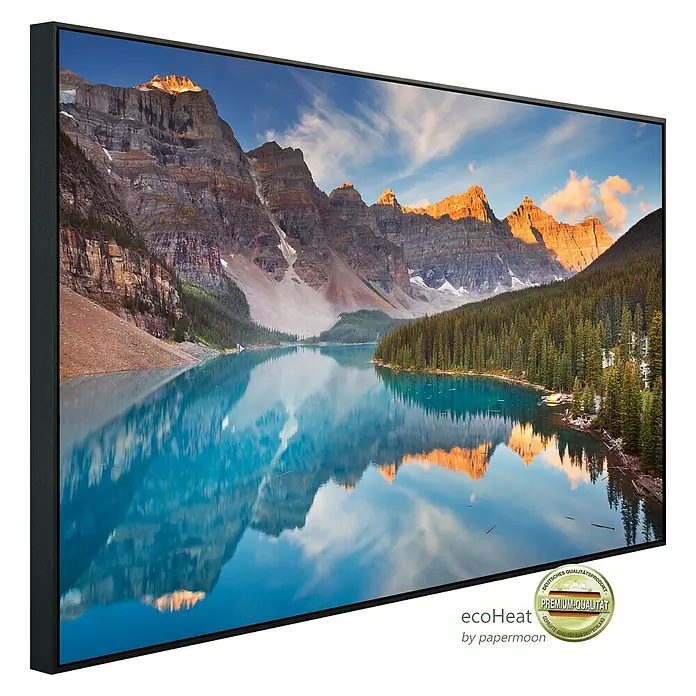 Papermoon Infrarot-Bildheizkörper Moraine Lake Rocky Mountains 2 - 90 x 50 cm, 450 W - Dieses Bild zeigt eine gerahmte Leinwand, die ein malerisches Bergseepanorama mit Premium-Qualität darstellt.