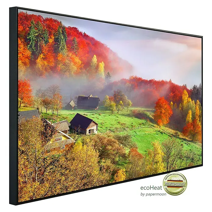 Papermoon Infrarot-Bildheizkörper Autumn Bergdorf - 60 x 50 cm, 350 W - Ein gerahmtes Bild mit einer Herbstlandschaft, die eine ruhige und malerische Szene mit farbenfrohen Bäumen und einem nebligen Hintergrund darstellt.