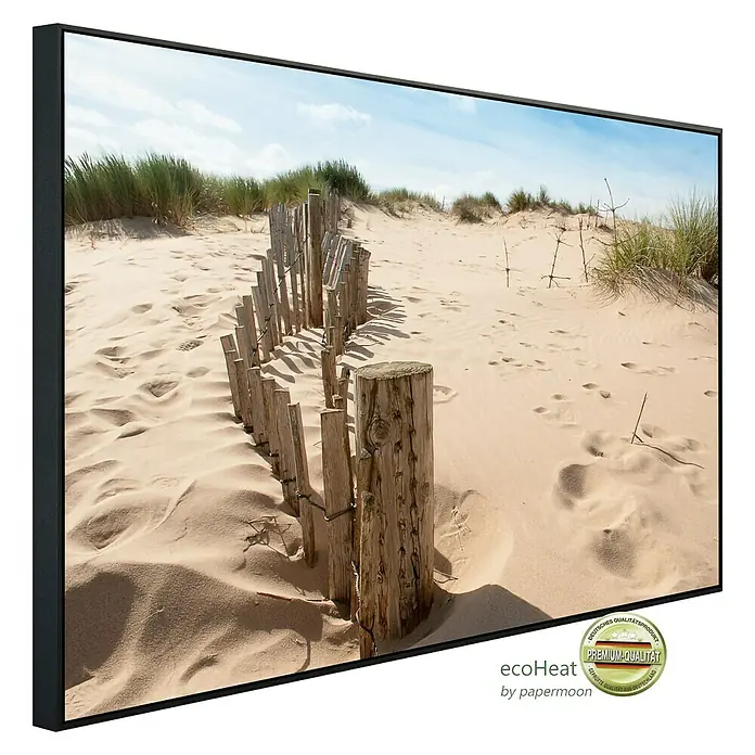 Papermoon Infrarot-Bildheizkörper Dünen Sandy Beach - 60 x 50 cm, 350 W - Ein gerahmtes EcoHeat-Bild zeigt einen hölzernen Zaun am Sandstrand unter blauem Himmel, ein Premium-Qualitätsprodukt für stilvolle Wärme.