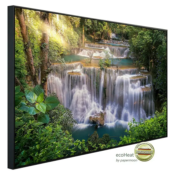Papermoon Infrarot-Bildheizkörper Huay Mae Khamin Wasserfall - 120 x 60 cm, 1.000 W - Das gerahmte Wandbild zeigt einen atemberaubenden Wasserfall im Dschungel, ein Premium-Qualitätsprodukt für stilvolle Innenräume.