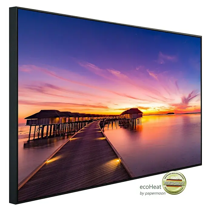 Papermoon Infrarot-Bildheizkörper Sunset Pier Malediven120 x 60 cm, 750 W - Das Bild zeigt ein EcoHeat-Produkt, das mit einem atemberaubenden Sonnenuntergang über einem Steg auf dem Wasser bedruckt ist.