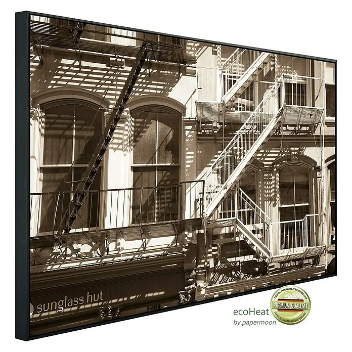 Papermoon Infrarot-Bildheizkörper Soho New York - 100 x 60 cm, 600 W - Eine hochwertige Leinwanddruck mit einem faszinierenden Schwarzweißbild von New Yorker Feuertreppen, gerahmt in edlem Schwarz.
