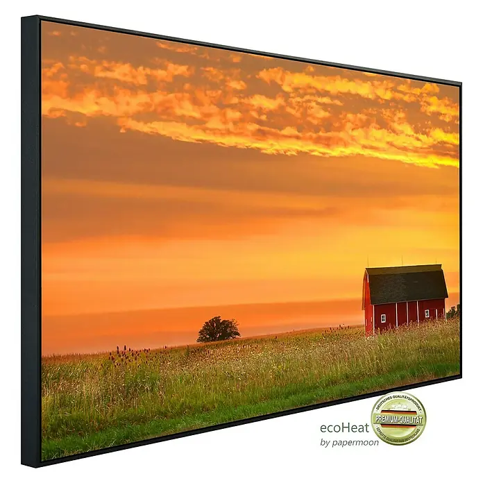 Papermoon Infrarot-Bildheizkörper Bauernhof Landschaft 1 - 90 x 50 cm, 450 W - Ein gerahmtes Bild von EcoHeat mit einer friedlichen Landschaft bei Sonnenuntergang und einer roten Scheune auf einem Feld.