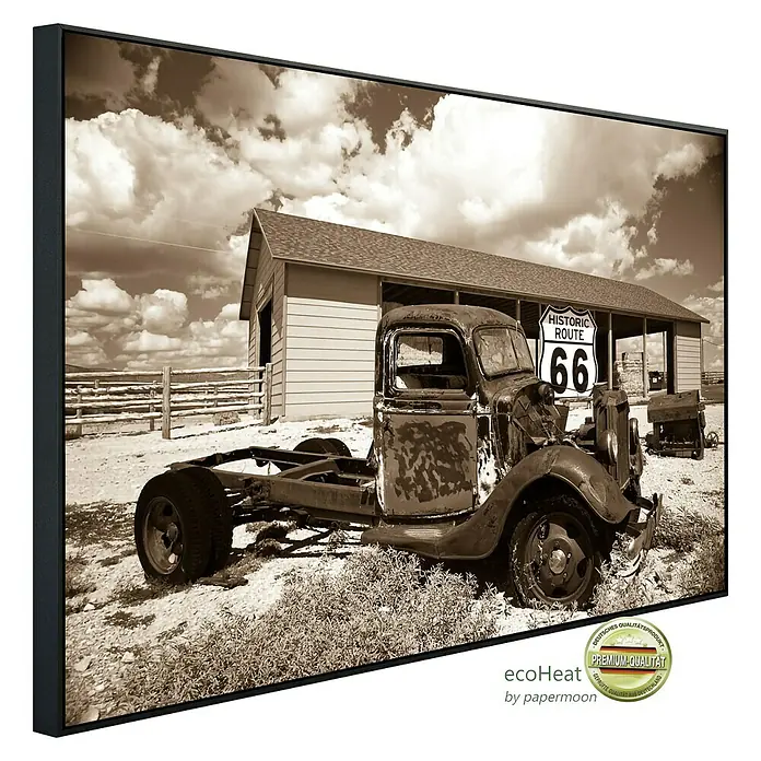 Papermoon Infrarot-Bildheizkörper Rosty Truck - 100 x 60 cm, 600 W - Sepia-Foto eines alten Trucks mit Route 66-Schild vor einem Gebäude, gerahmt. Rustikaler Charme für Wohn- oder Büroräume.
