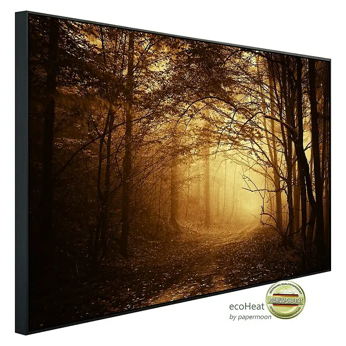 Papermoon Infrarot-Bildheizkörper Dunkler Wald - 120 x 60 cm, 1.200 W - Leinwandbild "Mystischer Waldweg" im Rahmen. Das Bild zeigt einen nebelverhangenen Pfad durch einen Wald mit warmem Licht.