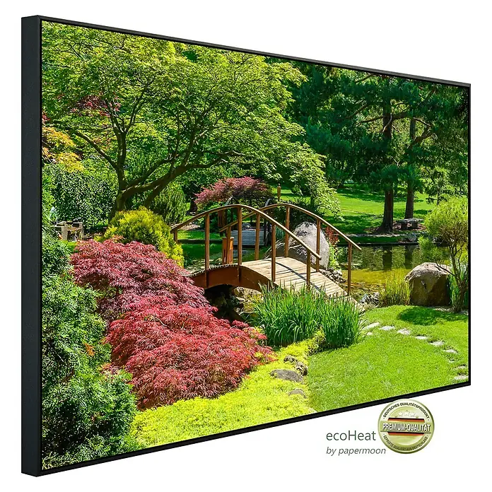 Papermoon Infrarot-Bildheizkörper Japanischer Garten 2 - 100 x 60 cm, 800 W - Leinwandbild mit ruhiger Gartenszene, japanischer Brücke, üppigem Grün und lebendigen Farben, ideal für eine entspannende Atmosphäre.