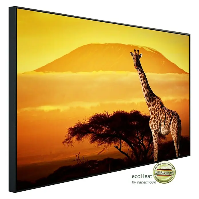 Papermoon Infrarot-Bildheizkörper Giraffe von Kilimanjaro - 120 x 60 cm, 1.000 W - Ein gerahmtes Wandbild mit einem Giraffenmotiv vor einer afrikanischen Landschaft im warmen Licht. Premium-Qualität für Ihr Zuhause.