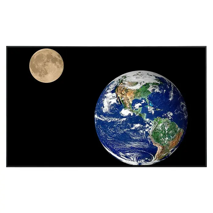 Papermoon Infrarot-Bildheizkörper Erde und Mond - 100 cm x 600 mm, 600 W - Ansicht der Erde und des Mondes im Weltraum, die die kontrastierenden Oberflächenmerkmale der beiden Himmelskörper hervorhebt.