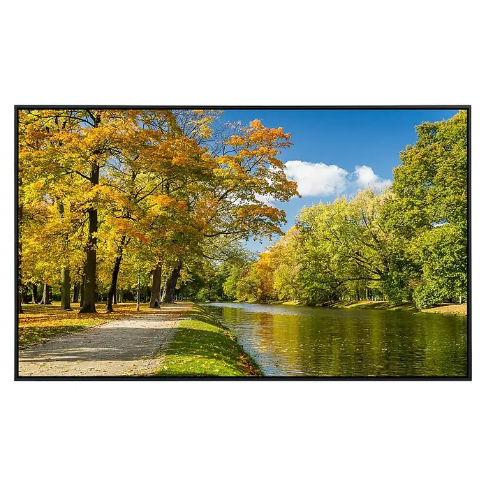 Papermoon Infrarot-Bildheizkörper Fluss im Herbstpark - 120 x 60 cm, 1.200 W - Ein herbstlicher Park mit gelben und grünen Bäumen, einem Fluss und einem Weg. Die Farben sind warm und einladend.