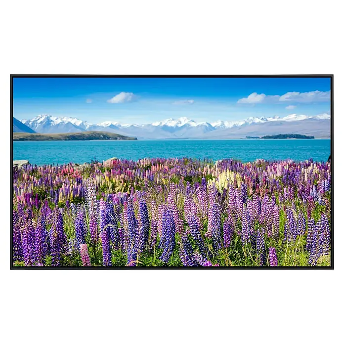 Papermoon Infrarot-Bildheizkörper Mountain See mit Blumen - 100 x 60 cm, 800 W - LCD-Fernseher mit einem farbenfrohen Bild von Lupinenblumen, einem ruhigen See und schneebedeckten Bergen.