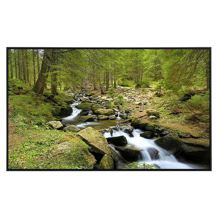 Papermoon Infrarot-Bildheizkörper Gebirgsfluss - 100 x 60 cm, 800 W - Waldlandschaft mit einem Bachlauf, der über Steine fließt, umgeben von üppigem Grün und Bäumen. Ruhige Waldszene mit fließendem Wasser.