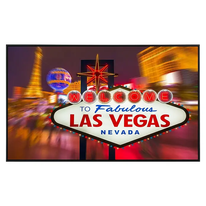 Papermoon Infrarot-Bildheizkörper Fabelhaftes Las Vegas - 90 x 50 cm, 450 W - Das berühmte "Welcome to Fabulous Las Vegas"-Schild, ein Wahrzeichen mit leuchtenden Lichtern und dem unverwechselbaren Stern, vor einem belebten Hintergrund.