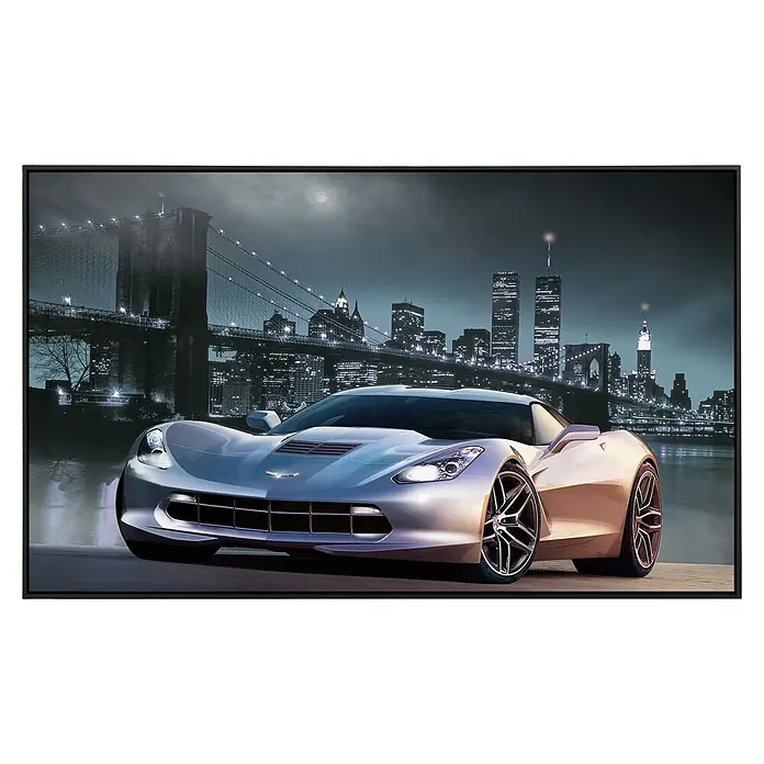 Papermoon Infrarot-Bildheizkörper Manhatten Auto I. - 100 x 60 cm, 800 W - Das Bild zeigt eine silberne Corvette vor der Skyline von New York, ein ideales Motiv für Auto- und Stadtliebhaber. Das detailreiche Design sticht hervor.