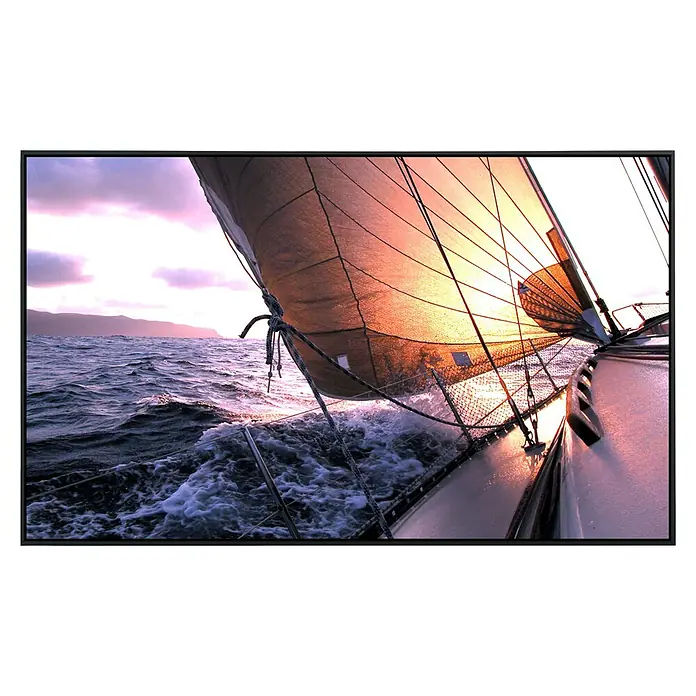 Papermoon Infrarot-Bildheizkörper Segeln zum Sonnenuntergang - 60 x 50 cm, 350 W - Ein Segelboot gleitet bei Sonnenuntergang durch das Wasser, das Segel ist mit Licht durchflutet.