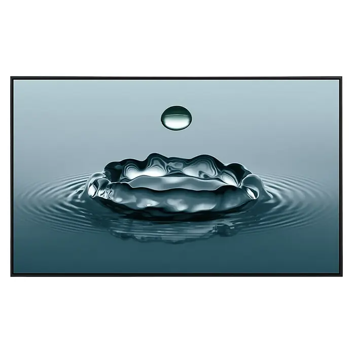 Papermoon Infrarot-Bildheizkörper Wassertropfen - 60 x 50 cm, 350 W - Das Bild zeigt einen Wassertropfen, der in eine Wasseroberfläche eintaucht und dabei eine komplexe Kronenform und konzentrische Wellen erzeugt.
