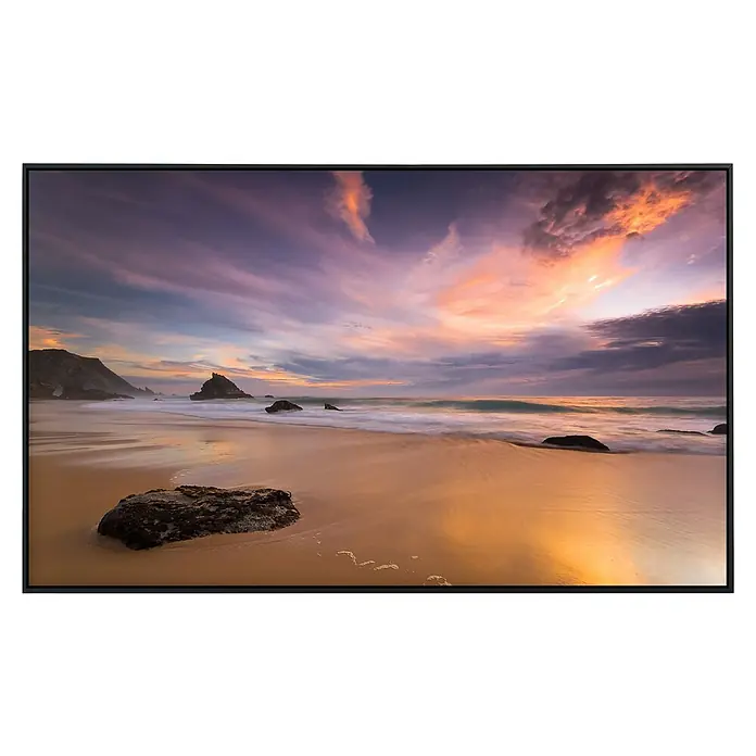 Papermoon Infrarot-Bildheizkörper Strand Sonnenuntergang120 x 75 cm, 900 W - Ein gerahmtes Bild zeigt einen malerischen Strand bei Sonnenuntergang, wobei der Himmel in leuchtenden Farben erstrahlt.