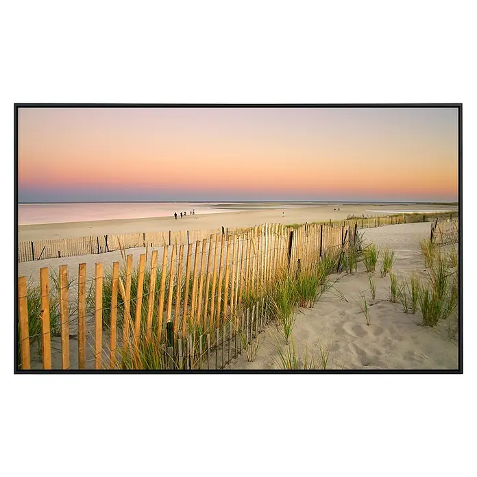 Papermoon Infrarot-Bildheizkörper Dünen Cape Cod120 x 60 cm, 750 W - Ein Landschaftsgemälde mit einem malerischen Sandstrand und einem friedlichen Sonnenuntergang. Die sanften Dünen sind mit hölzernen Zäunen geschmückt.