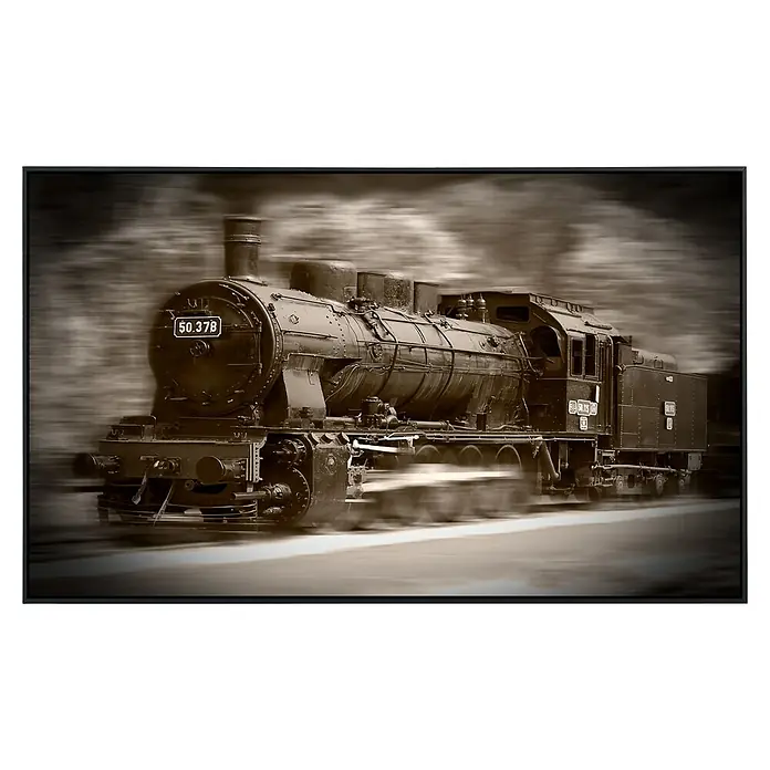 Papermoon Infrarot-Bildheizkörper Dampflokomotive - 90 x 50 cm, 450 W - Nostalgische Sepiaaufnahme einer dampfbetriebenen Lokomotive im Vintage-Stil, die kraftvoll auf den Betrachter zufährt.