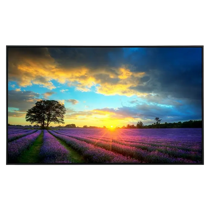Papermoon Infrarot-Bildheizkörper Lavendelfelder - 100 x 60 cm, 600 W - Ein atemberaubendes Fernsehgerät zeigt einen blühenden Lavendelgarten im goldenen Abendlicht, mit einem dramatischen Himmel.
