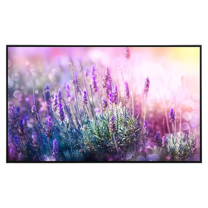 Papermoon Infrarot-Bildheizkörper Lavendelfeld 3 - 60 x 50 cm, 350 W - Nahaufnahme von Lavendelblüten in einem Rahmen, die eine beruhigende und natürliche Atmosphäre schaffen. Ideal für Wohn- oder Büroräume.