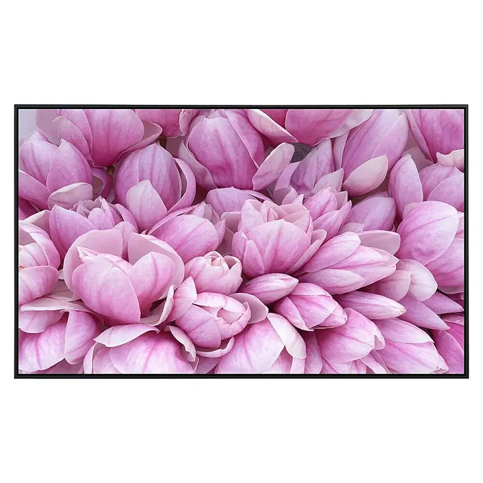 Papermoon Infrarot-Bildheizkörper Rosa Magnolie 2120 x 90 cm, 1.200 W - Nahaufnahme einer Leinwand mit einem pinkfarbenen Blütenmotiv, das Eleganz und sanfte Farbtöne in jeden Raum bringt.