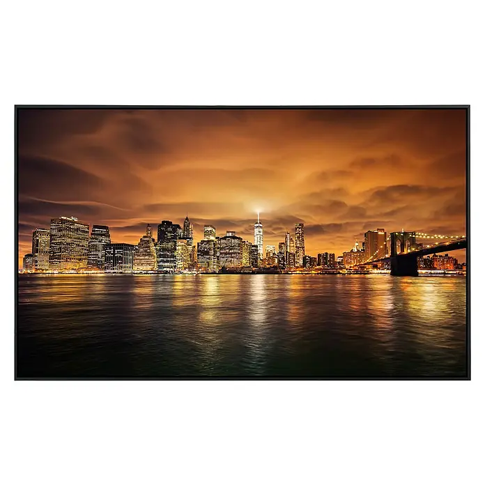 Papermoon Infrarot-Bildheizkörper Manhattan bei Sonnenuntergang - 90 x 50 cm, 450 W - Die beleuchtete New Yorker Skyline und Brooklyn Bridge bei Nacht, gerahmt in elegantem Schwarz.
