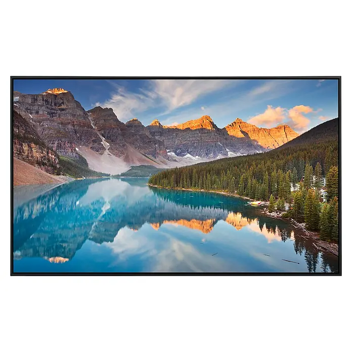 Papermoon Infrarot-Bildheizkörper Moraine Lake Rocky Mountains 2 - 90 x 50 cm, 450 W - Das atemberaubende Bild zeigt den Moraine Lake mit seiner Spiegelung der umliegenden Berge in einem eleganten schwarzen Rahmen.