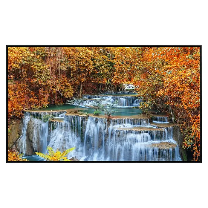 Papermoon Infrarot-Bildheizkörper Herbst Wasserfall Thailand - 120 x 60 cm, 1.000 W - Atemberaubendes Foto eines mehrstufigen Wasserfalls in einem Rahmen, umgeben von üppigem Herbstlaub. Perfekt, um jedem Raum einen Hauch Natur zu verleihen.