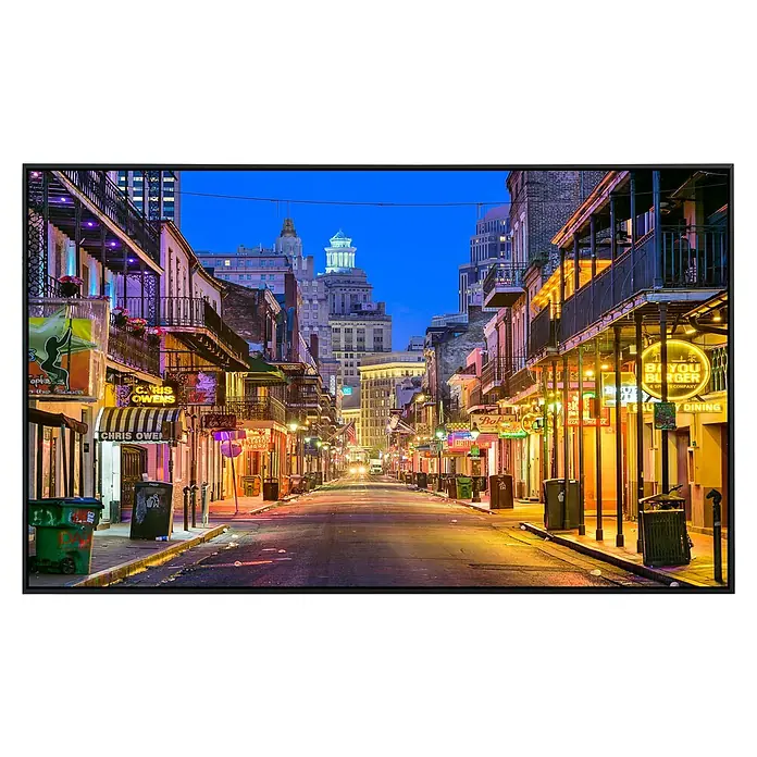Papermoon Infrarot-Bildheizkörper Bourbon Street New Orleans - 60 x 50 cm, 350 W - Nächtliche Aufnahme der Bourbon Street in New Orleans, die die lebendige Atmosphäre und historischen Charme der Stadt einfängt.