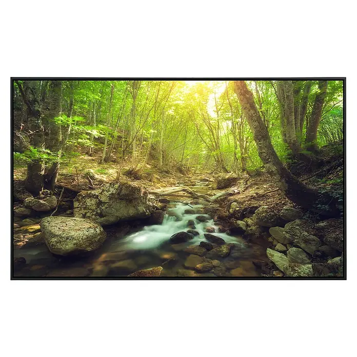 Papermoon Infrarot-Bildheizkörper Forest Creek - 100 x 60 cm, 800 W - Malerische Waldlandschaft mit fließendem Bach und sanftem Sonnenlicht, gerahmt als Kunstdruck.