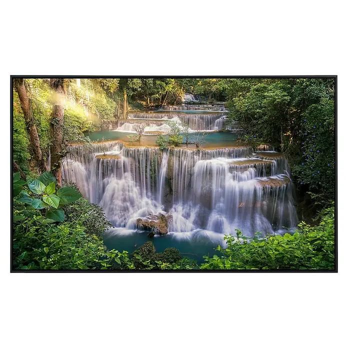 Papermoon Infrarot-Bildheizkörper Huay Mae Khamin Wasserfall - 120 x 60 cm, 1.000 W - Naturfoto von Wasserfällen, umgeben von üppigem Grün. Die Kaskaden bieten einen ruhigen, malerischen Anblick in friedlicher Umgebung.