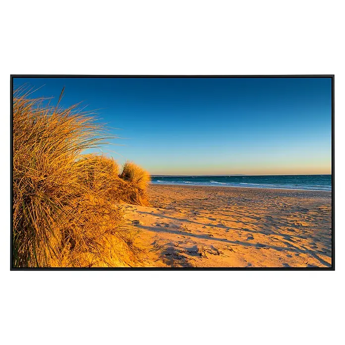 Papermoon Infrarot-Bildheizkörper Dünen Chelsea Beach Australien - 60 x 50 cm, 350 W - Das Bild zeigt eine Küstenlandschaft mit Dünen, Sandstrand und blauem Himmel, eingefangen in einem stilvollen Rahmen.